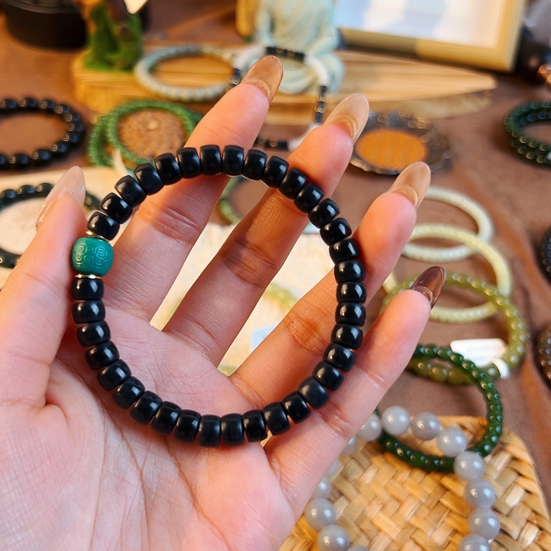 张***镭和田玉未镶嵌手串