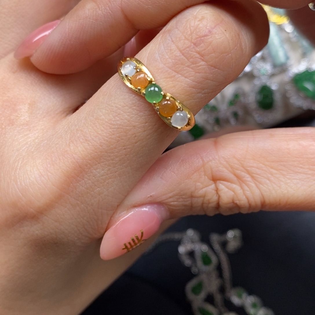 翡翠颈饰未镶嵌翡翠