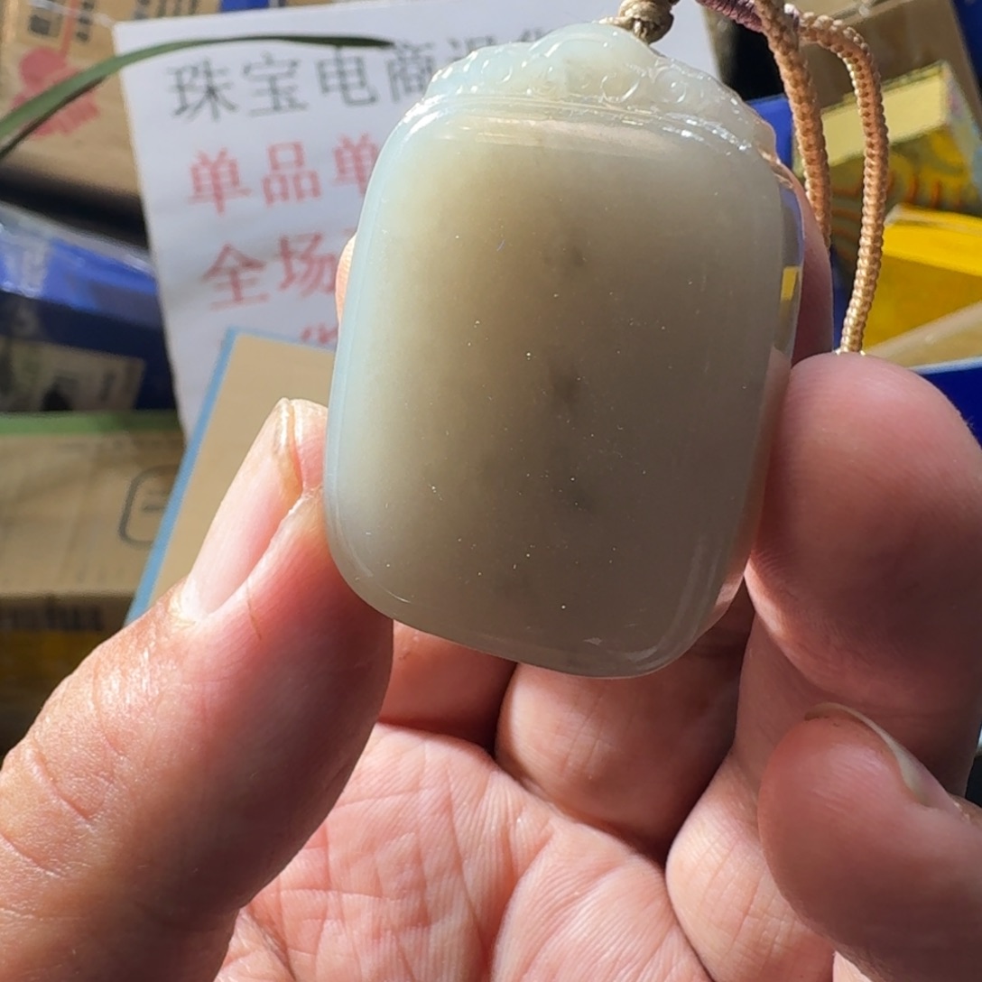 和田玉（糖玉）未镶嵌颈饰