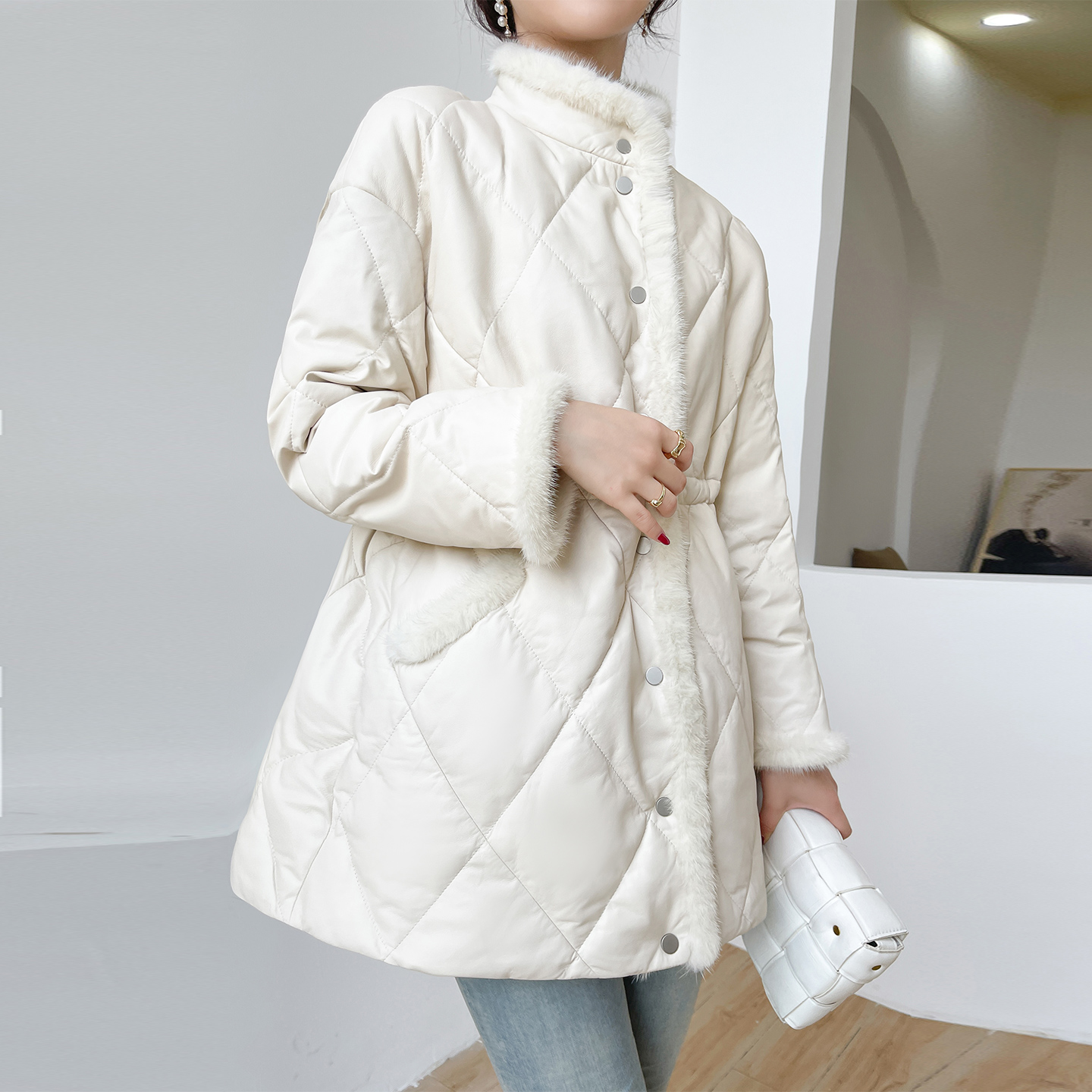 海宁真皮羽绒服女2025冬季新款绵羊皮水貂领宽松中长款加厚外套女