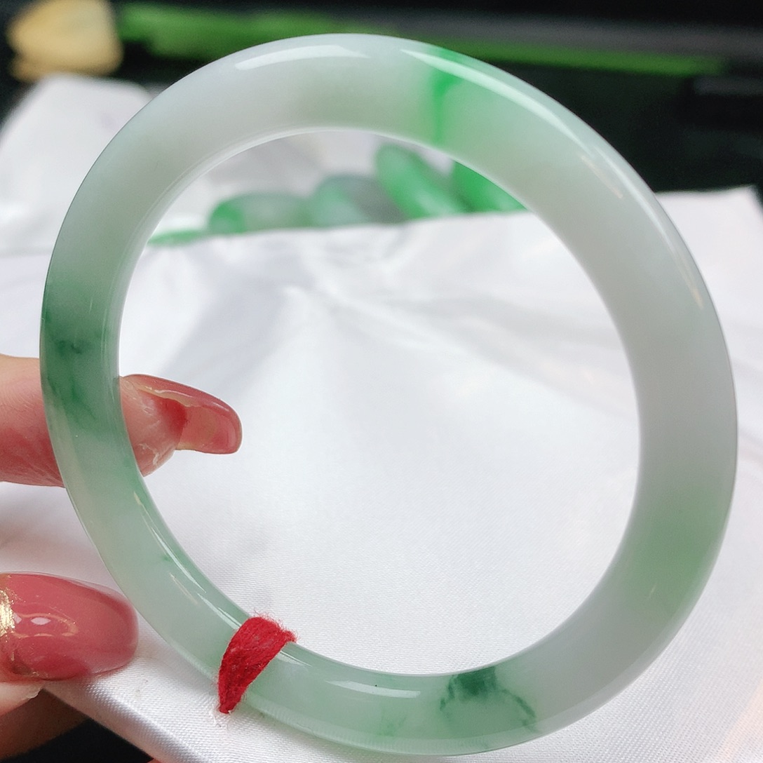 翡翠手镯未镶嵌圆条52.5