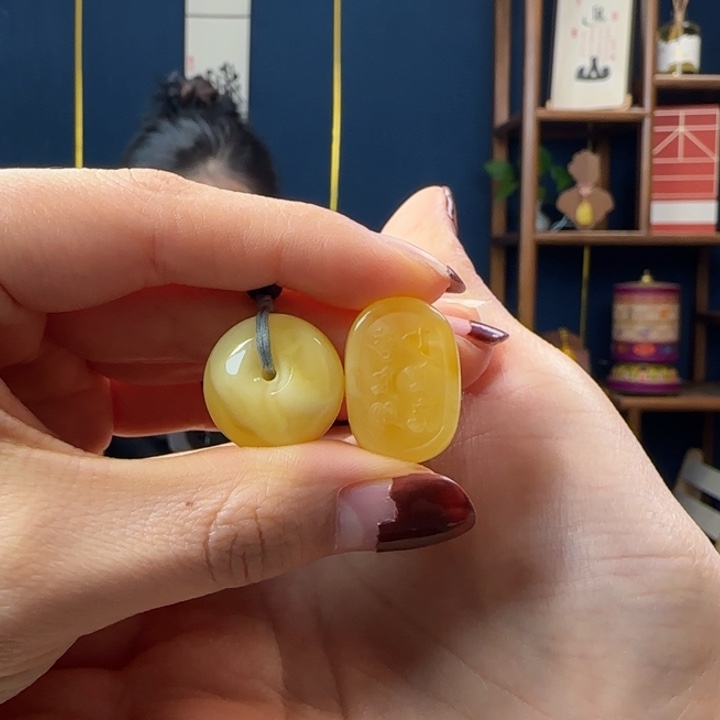 蜜蜡吊坠(赠链)未镶嵌暖