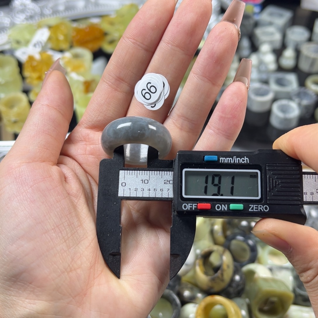 蛇纹石玉未镶嵌戒指