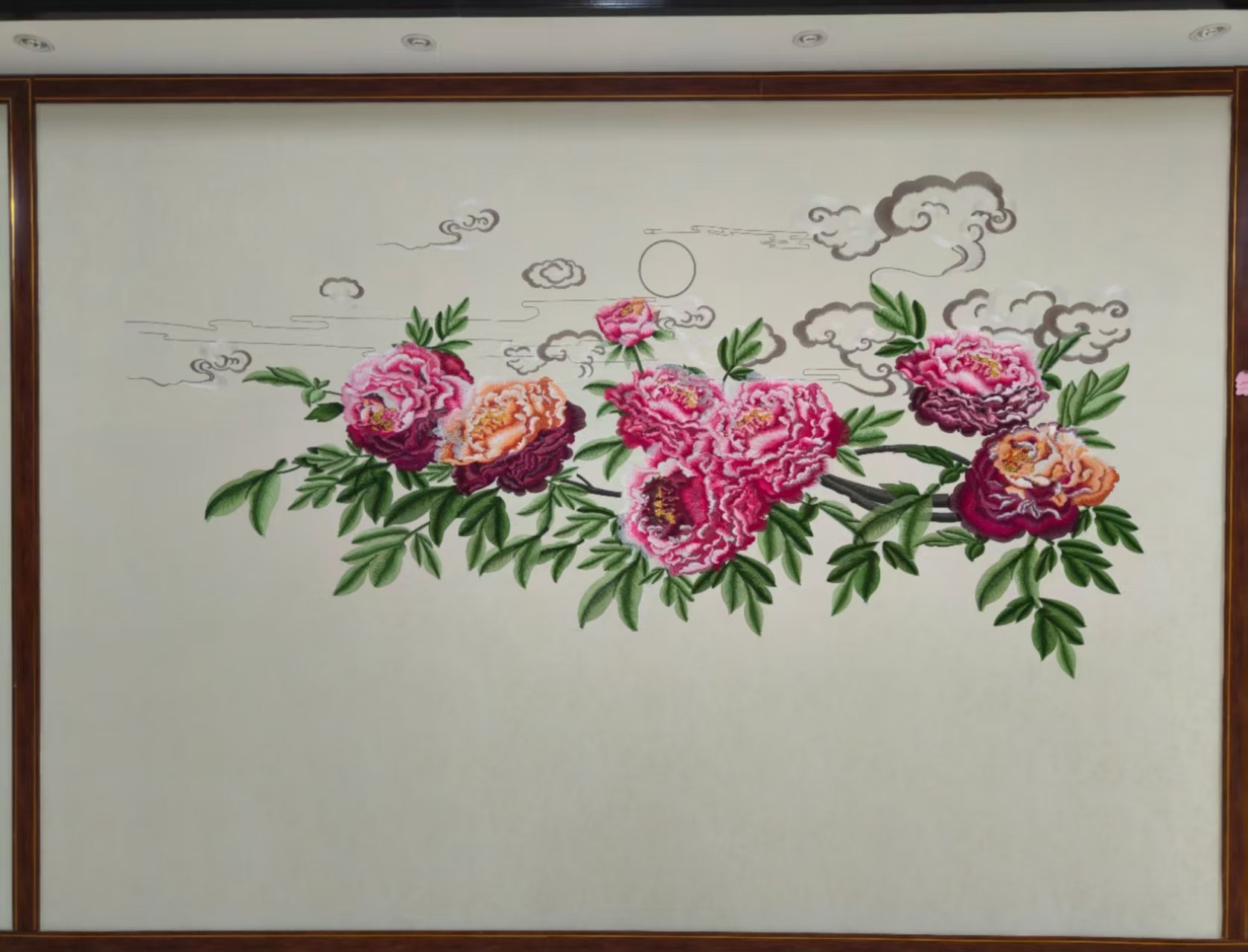 布秀阁新中式独绣  国色天香。。 沙发 电视 床头