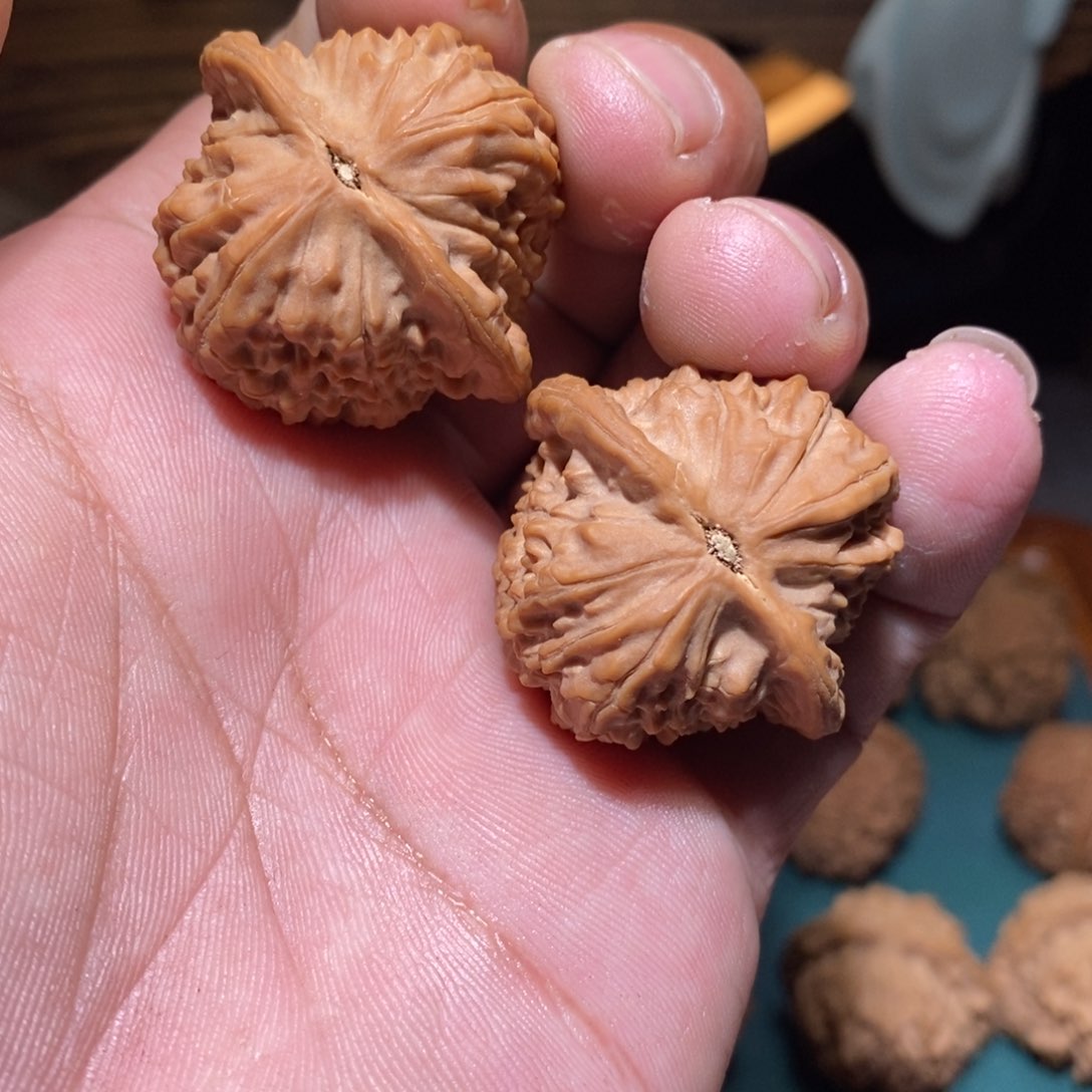 文玩核桃吊坠是**啊七步沟37