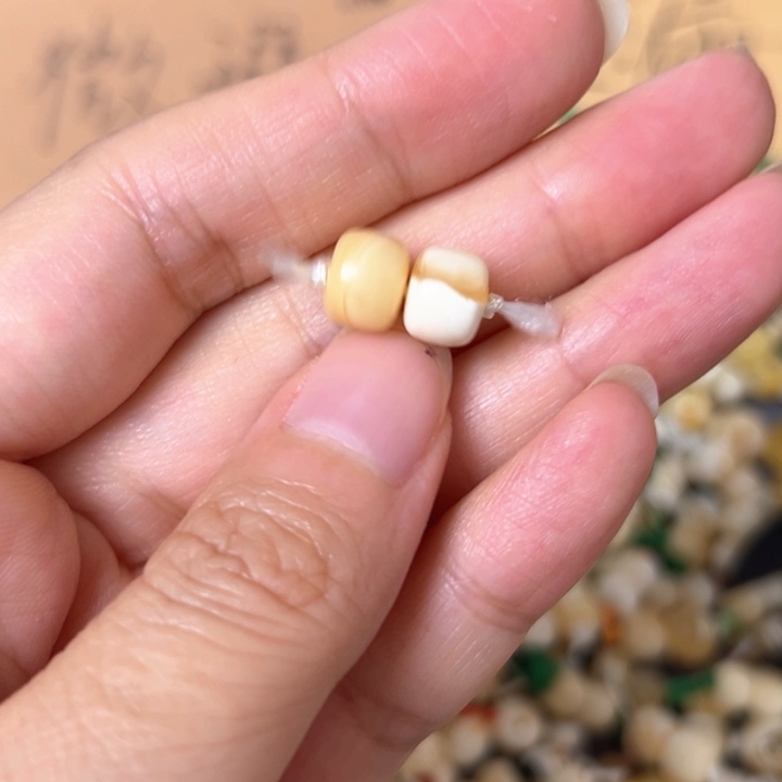 未镶嵌蜜蜡裸石8.3mm一对