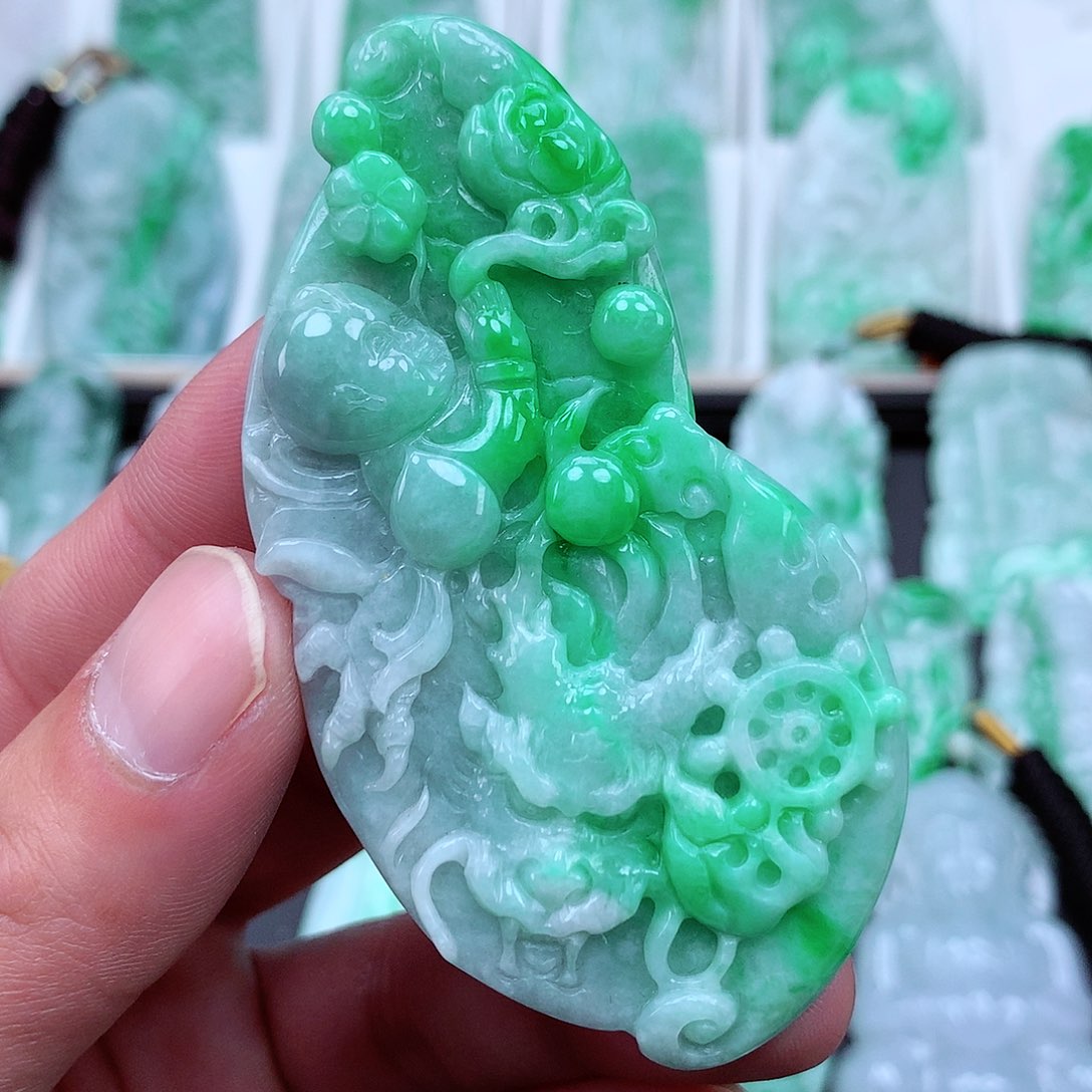 翡翠颈饰未镶嵌翡翠吊坠