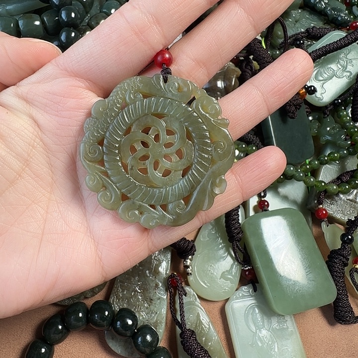 和田玉颈饰未镶嵌