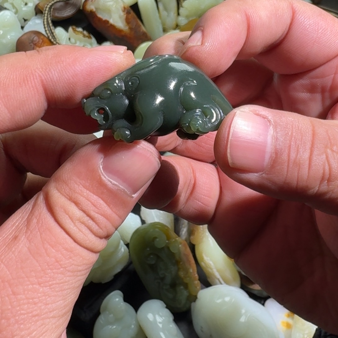 和田玉颈饰未镶嵌