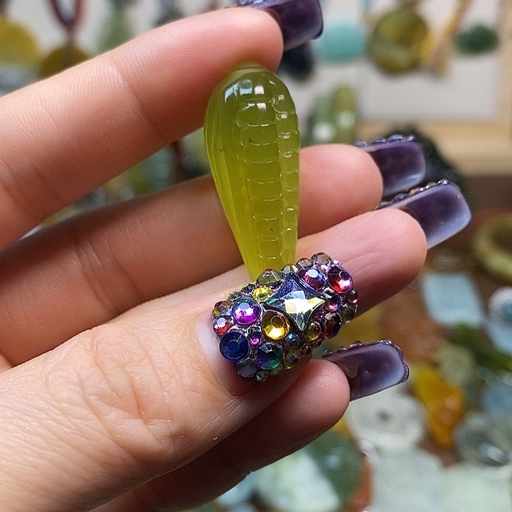 蛇纹石玉吊坠未镶嵌