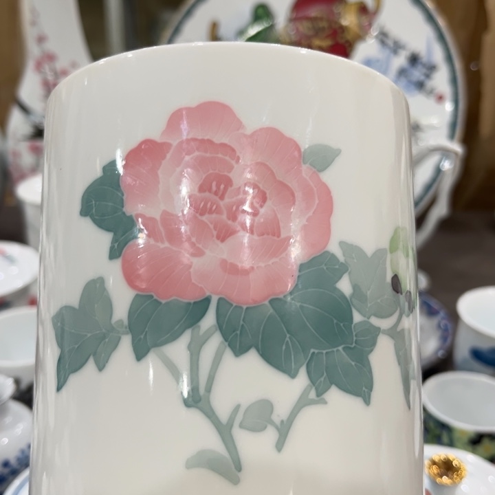 微瑕釉下五彩的瓷器和瓷器