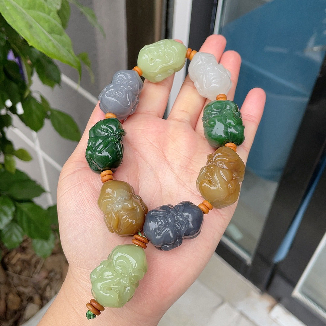 283325玉美人小程和田玉多宝十八罗汉手串手持 雕工精美