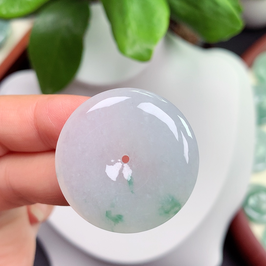 翡翠未镶嵌颈饰平安扣30.7x6.2mm