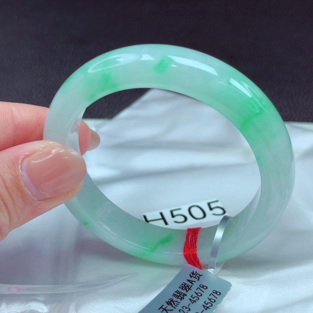 翡翠手镯未镶嵌手镯88