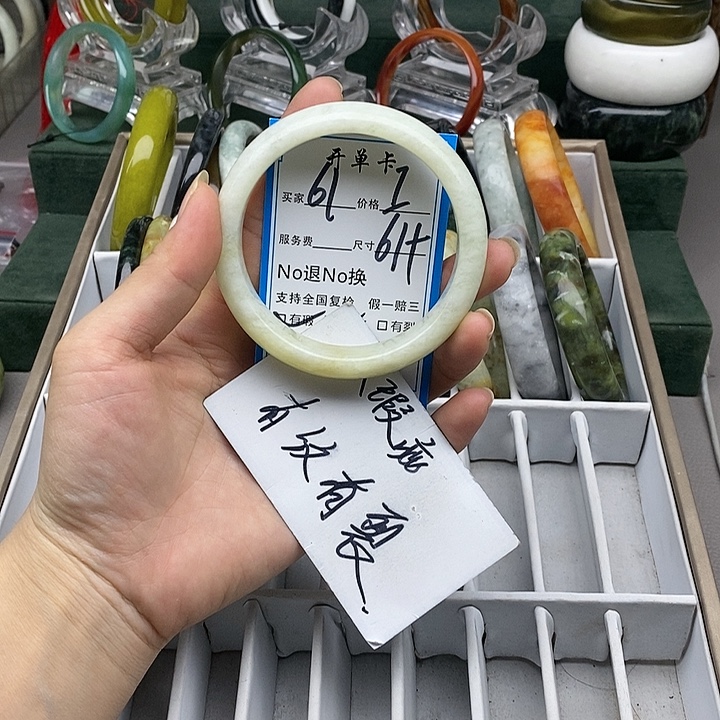 蛇纹石玉未镶嵌手镯