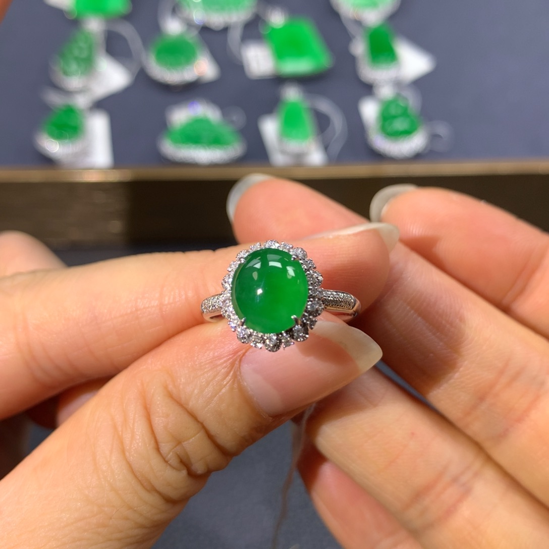 翡翠戒指18K金镶嵌翡翠