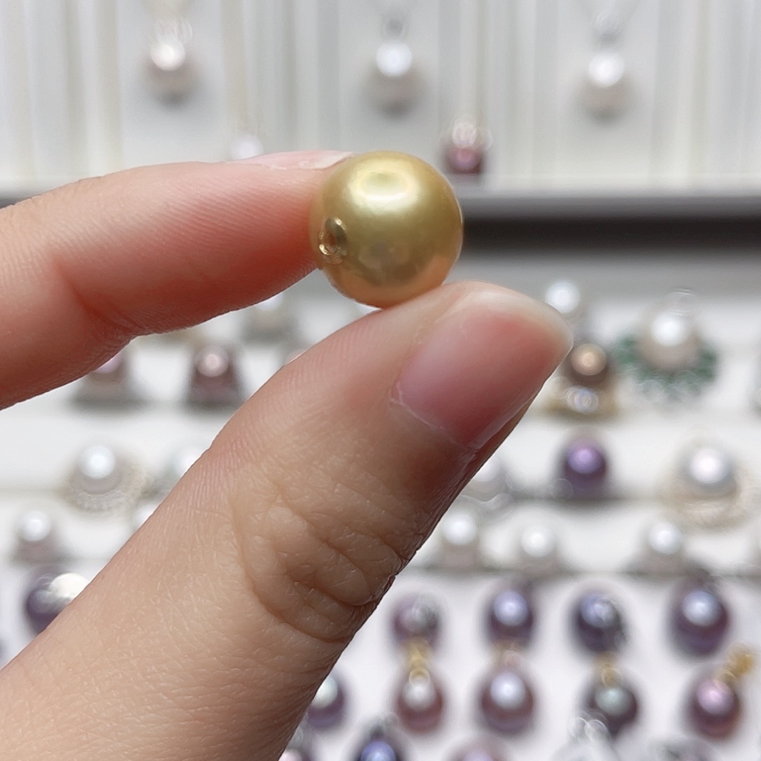 淡水珍珠颈饰18K金镶嵌