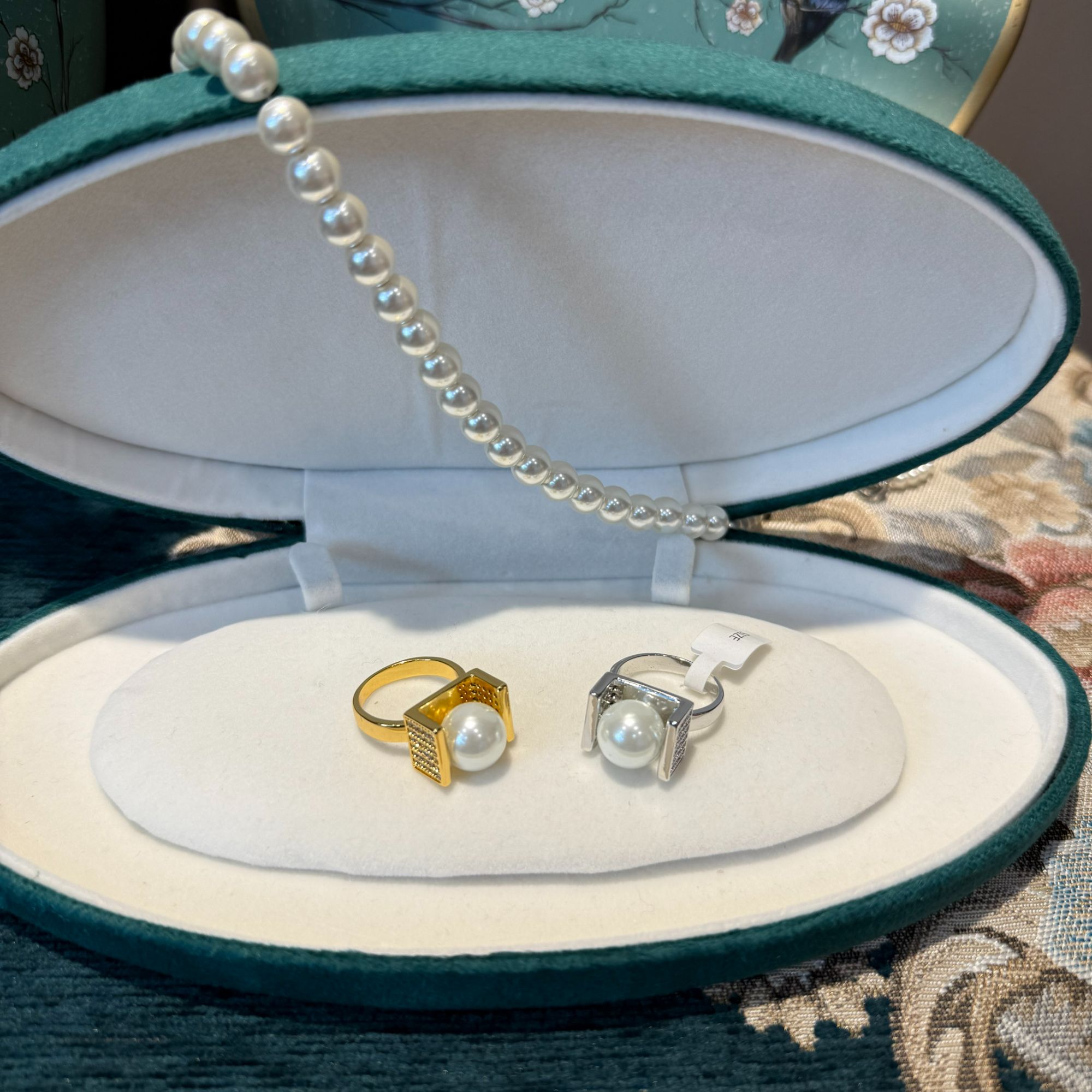 铜合金亚克力戒指 铜合金法式复古珠珠戒指小众设计感百搭戒指