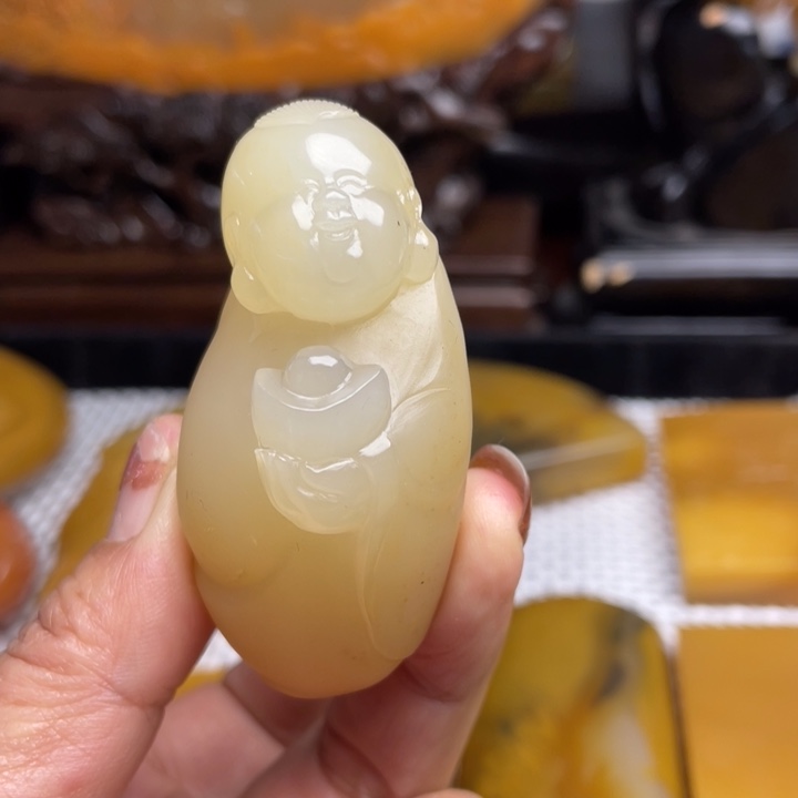 未镶嵌石英质玉（黄龙玉）颈饰