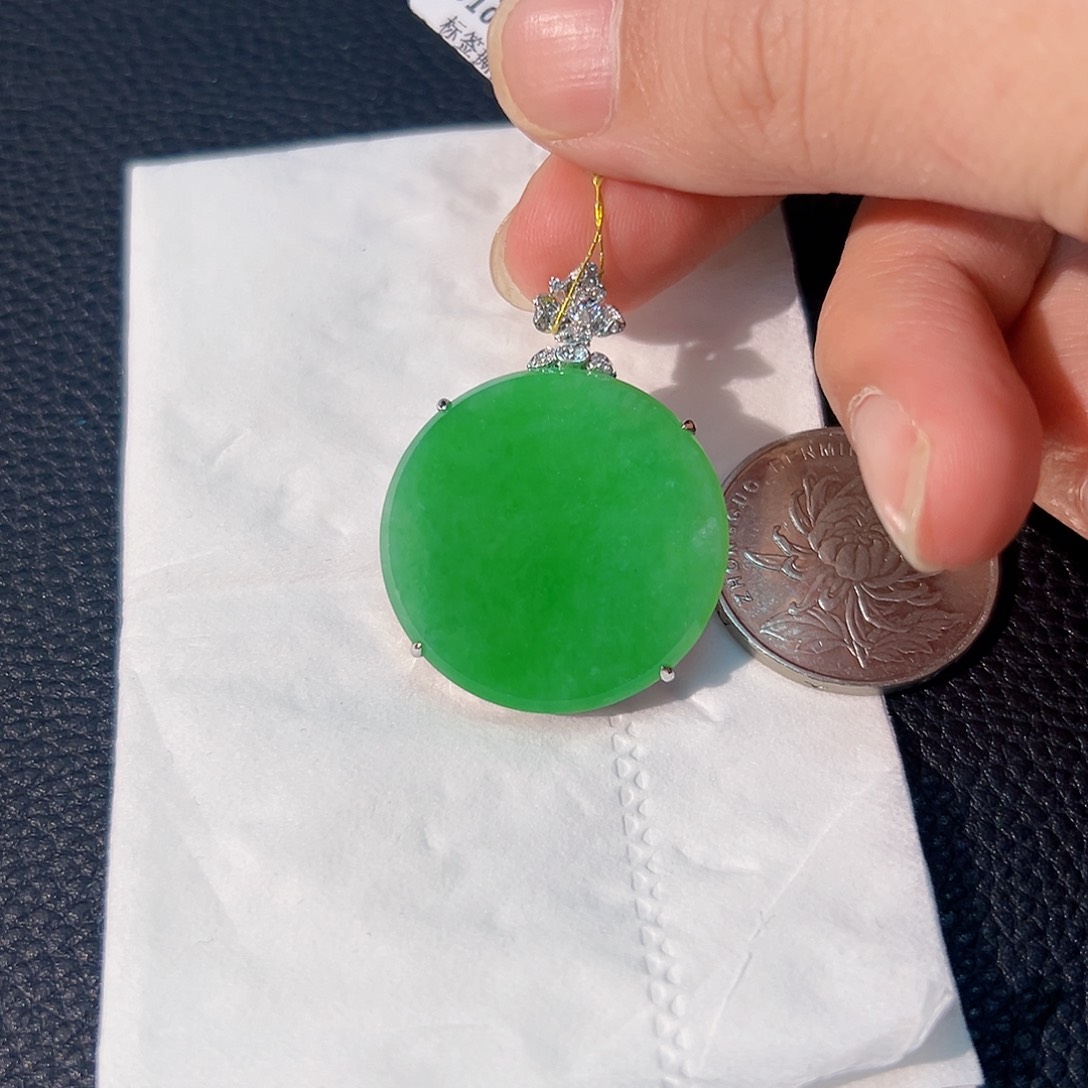 颈饰18K金镶嵌翡翠