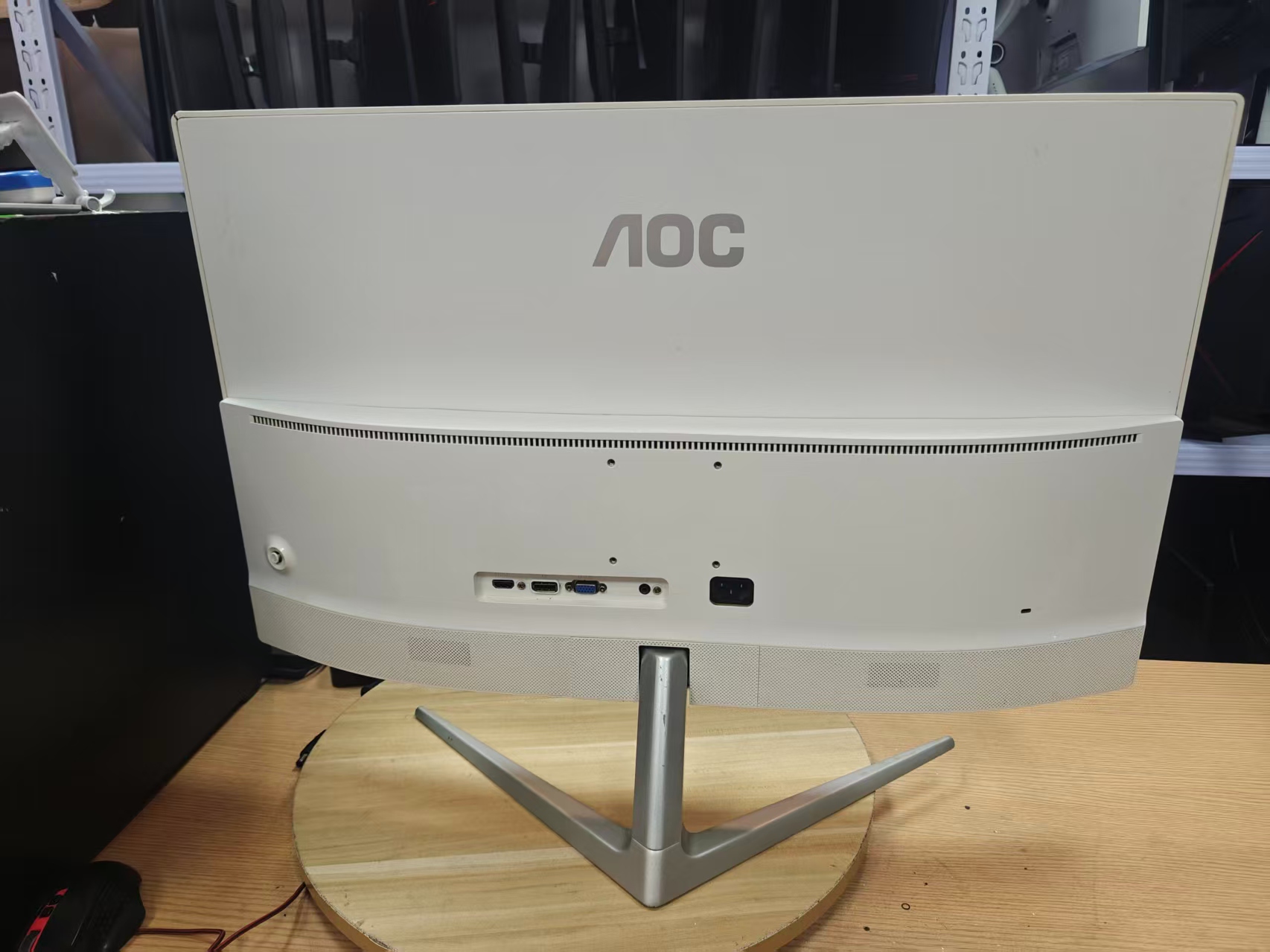 9新 AOC 32寸2k 60hz高清护眼办公曲面显示器