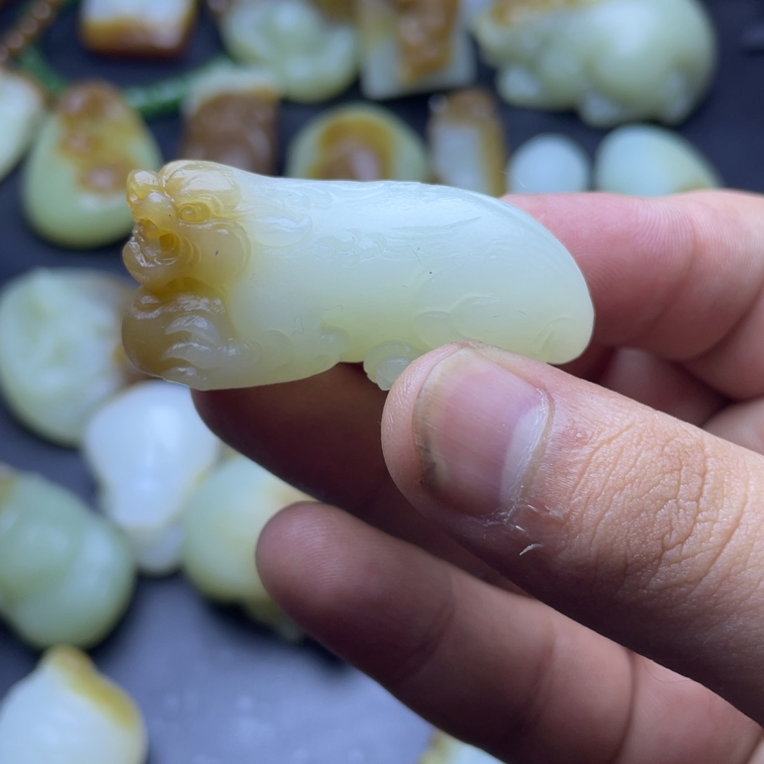 和田玉（糖玉）未镶嵌颈饰
