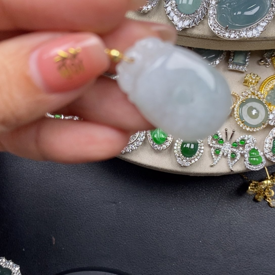 翡翠颈饰未镶嵌翡翠