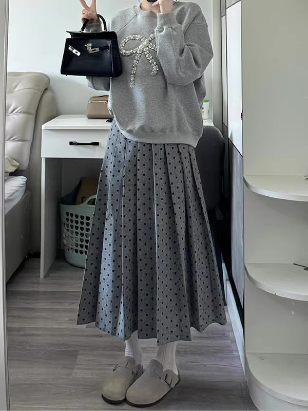 梨型身材大码半身裙秋季女秋冬灰色爱心波点百褶显瘦a字裙微胖