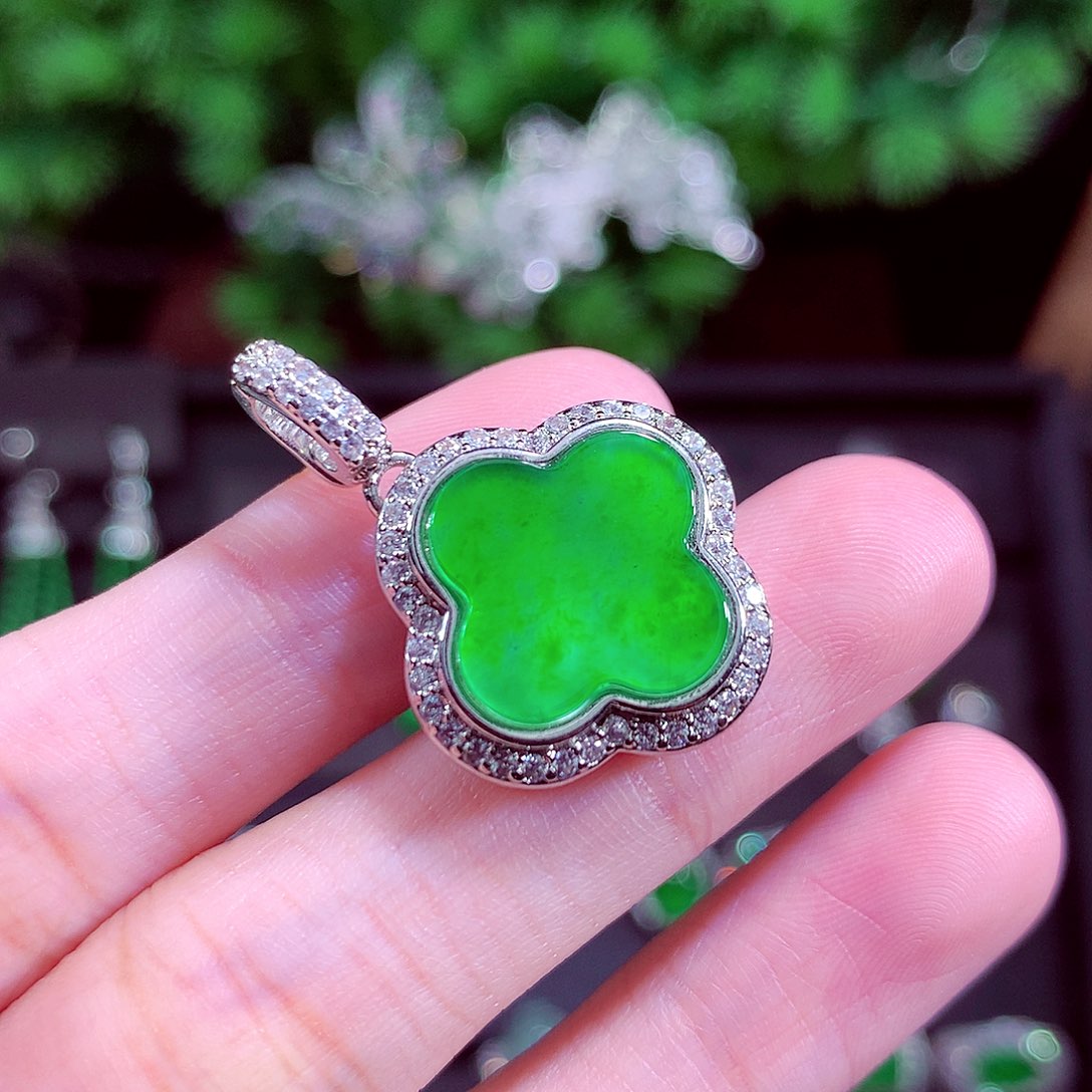 颈饰未镶嵌翡翠天然