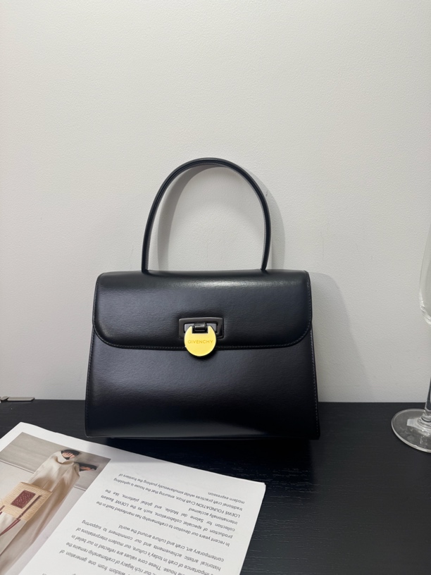 95新 Givenchy/纪梵希 黑色box皮旋转扣手提斜挎包