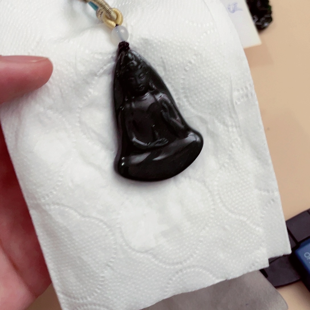 翡翠挂件未镶嵌翡翠