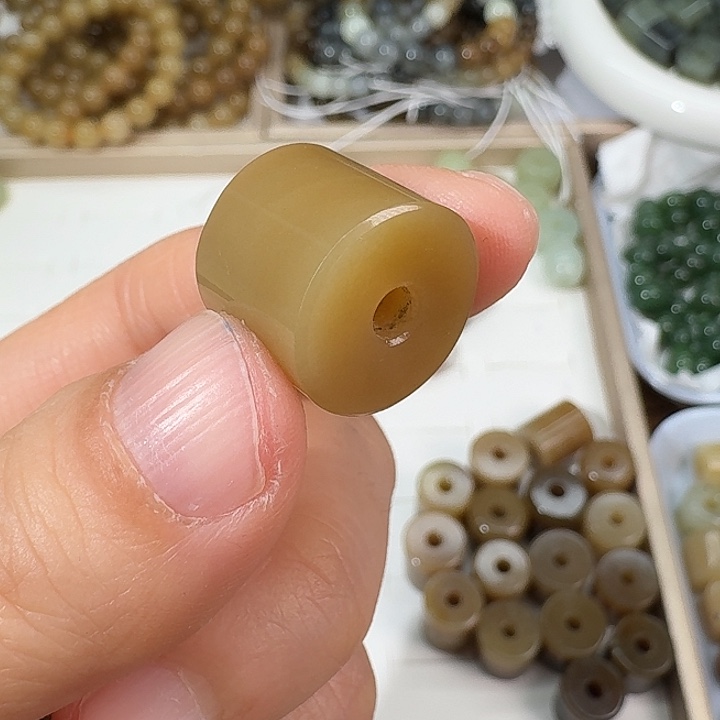 和田玉（糖玉）未镶嵌颈饰36