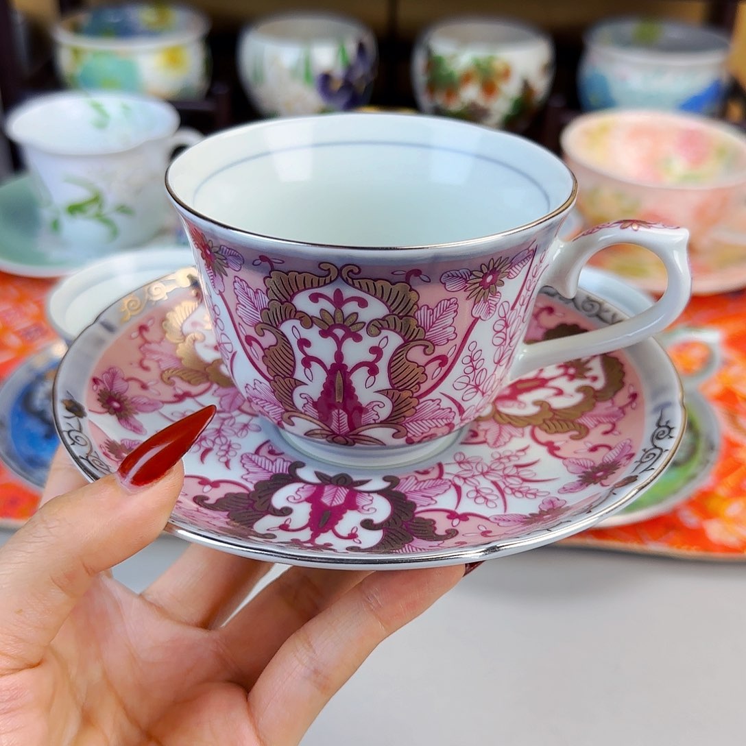 他家茶具瓷器真美！