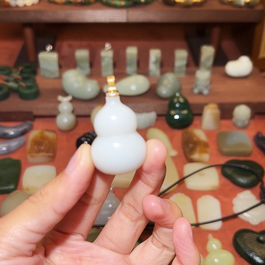 超***年和田玉未镶嵌颈饰