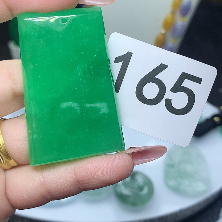 翡翠吊坠(赠链)未镶嵌