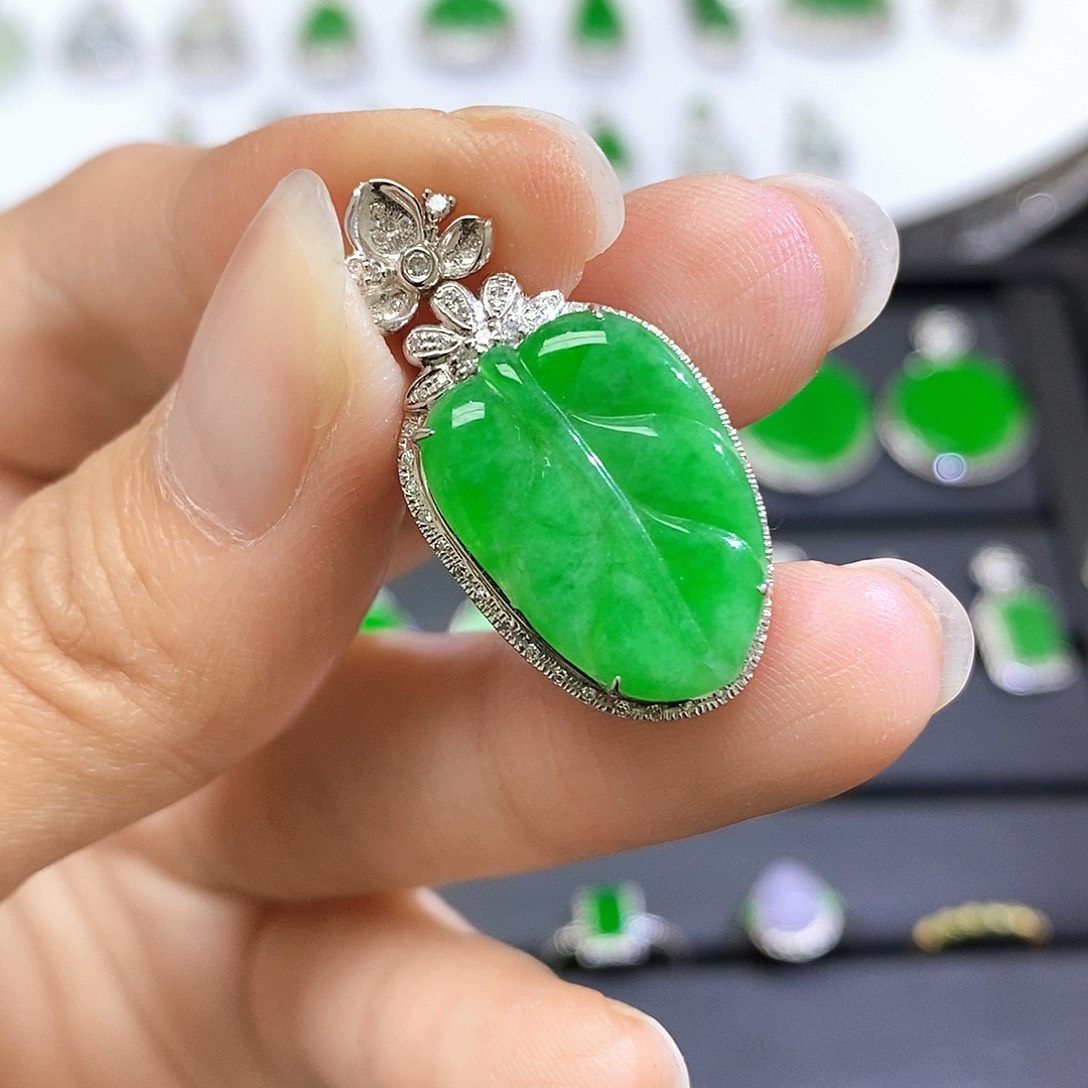 翡翠18K金镶嵌吊坠(不含链)