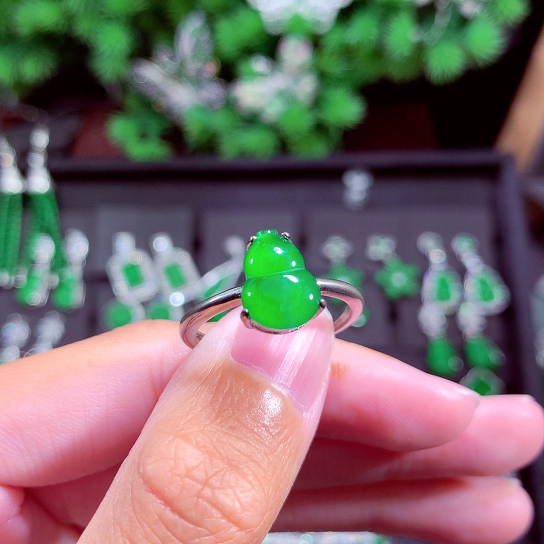 颈饰未镶嵌翡翠天然