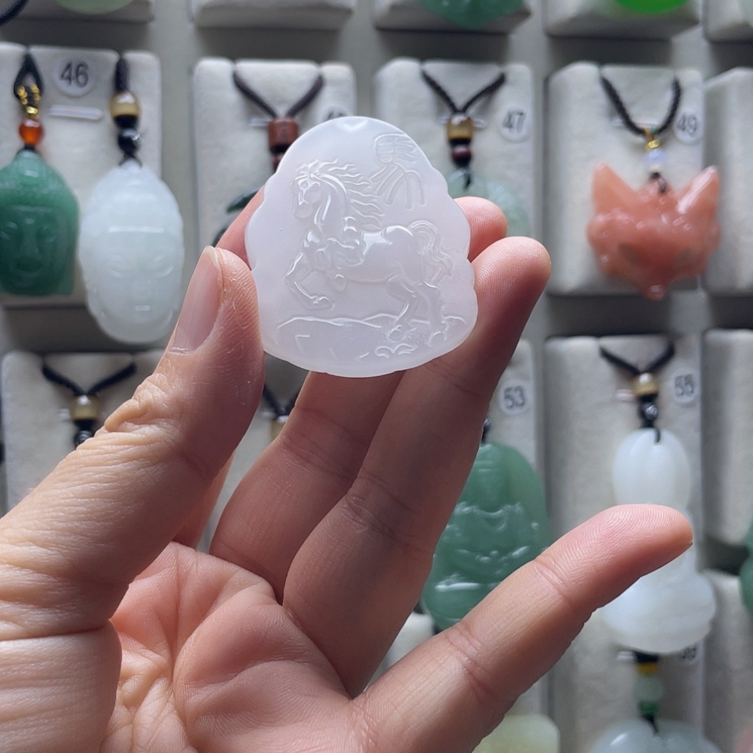 石英质玉合金颈饰