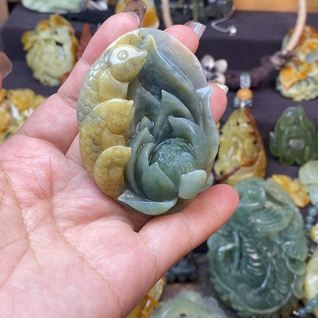 蛇纹石玉未镶嵌颈饰