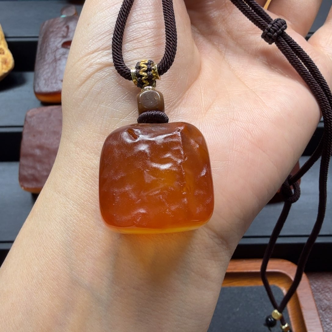 琥珀吊坠(赠链)未镶嵌