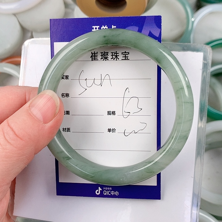 石英质玉手镯未镶嵌s****。