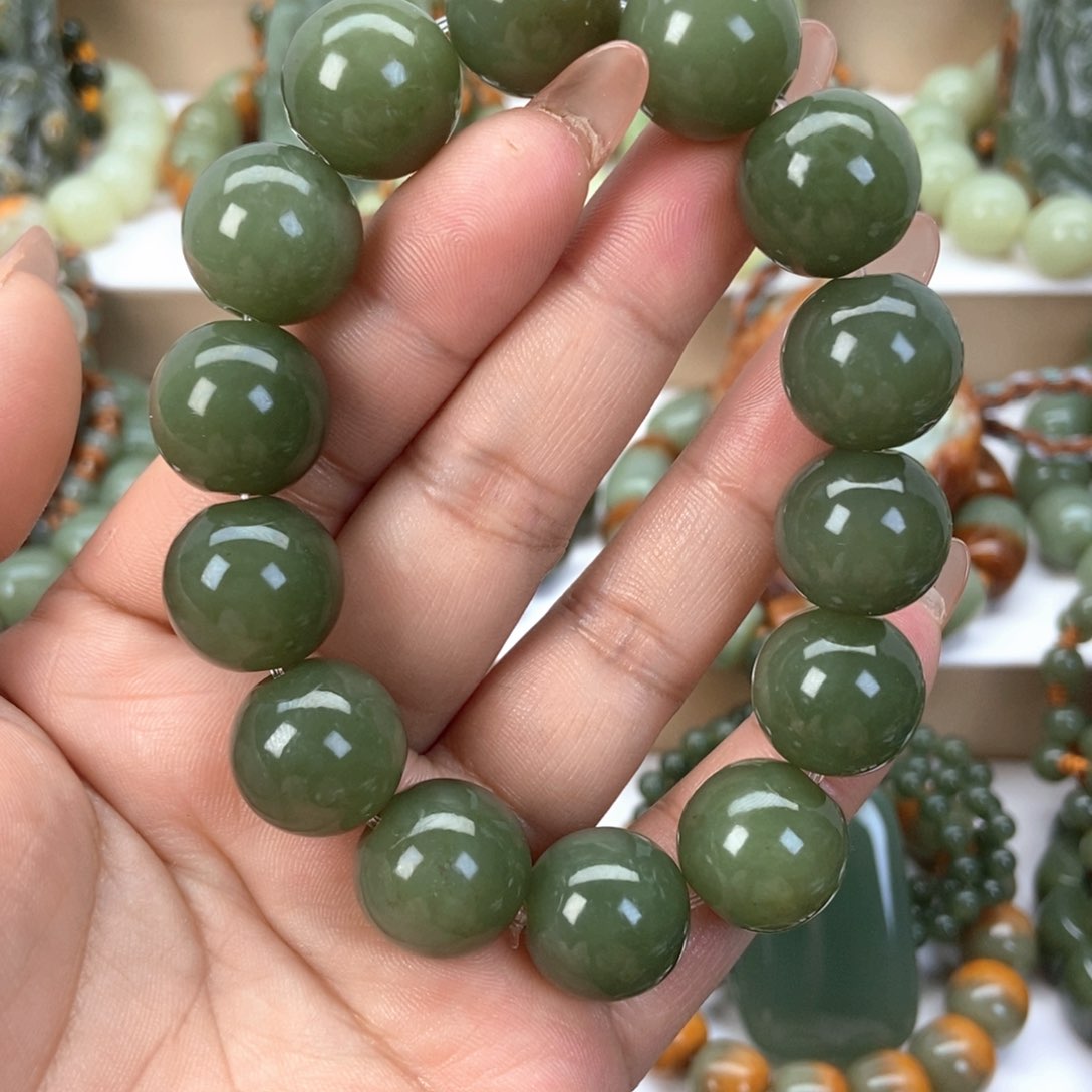 透闪石质玉手串未镶嵌