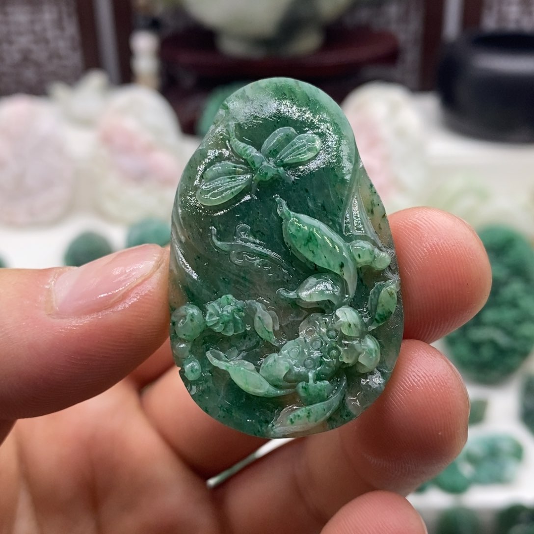 独山玉未镶嵌颈饰芸*