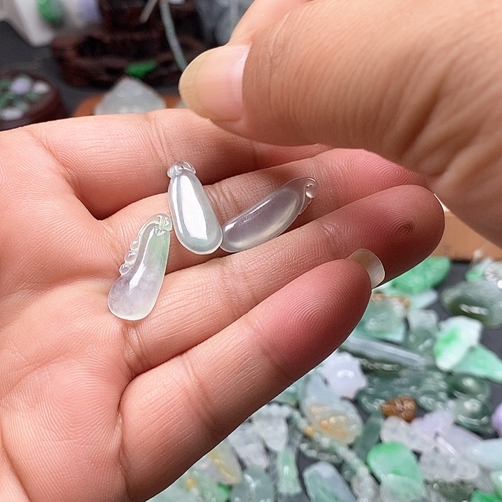 吊坠(不含链)未镶嵌翡翠一个80