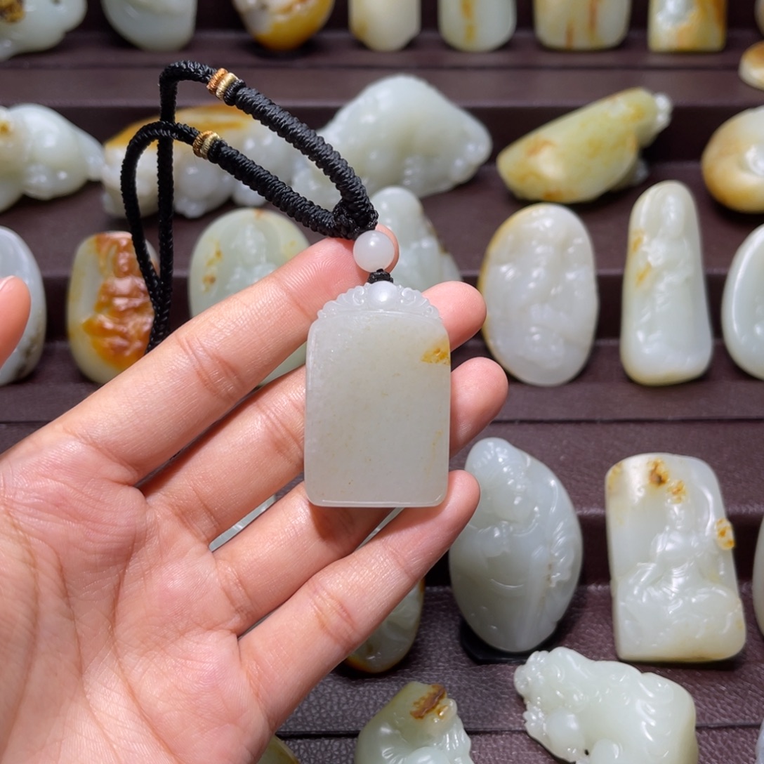 ****和田玉未镶嵌颈饰