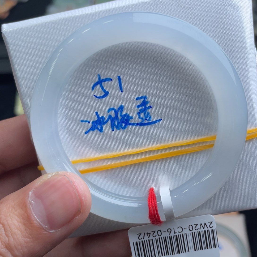 翡翠手镯未镶嵌翡翠手镯