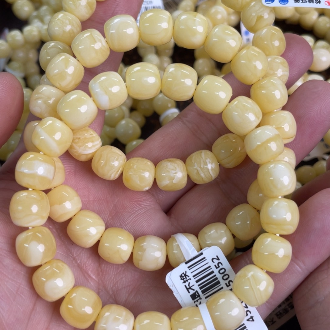 琥珀裸石未镶嵌131多样性发其一