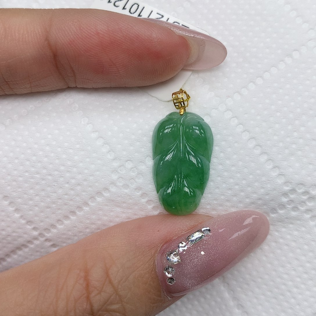 颈饰18K金镶嵌翡翠