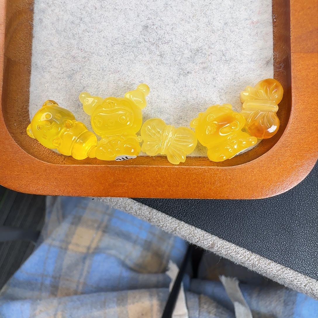 琥珀珠宝奇石未镶嵌番****果