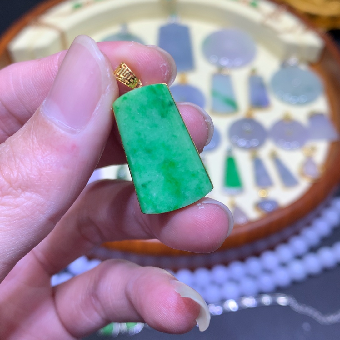 翡翠吊坠(不含链)18K金镶嵌